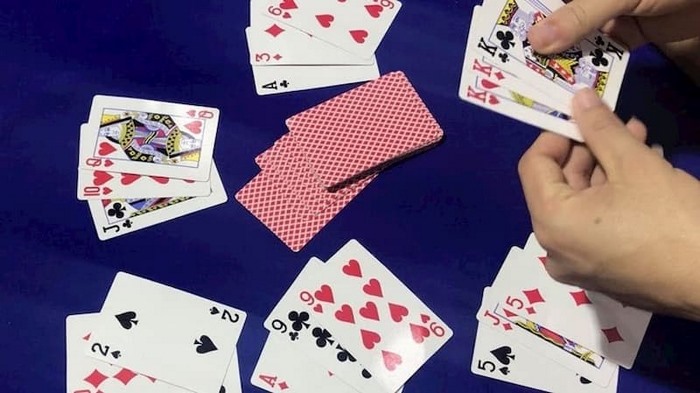 Du nhập vào Việt Nam từ thế kỷ 19, với cách chơi liêng DAGA đơn giản, thu hút nên nhanh chóng được yêu thích